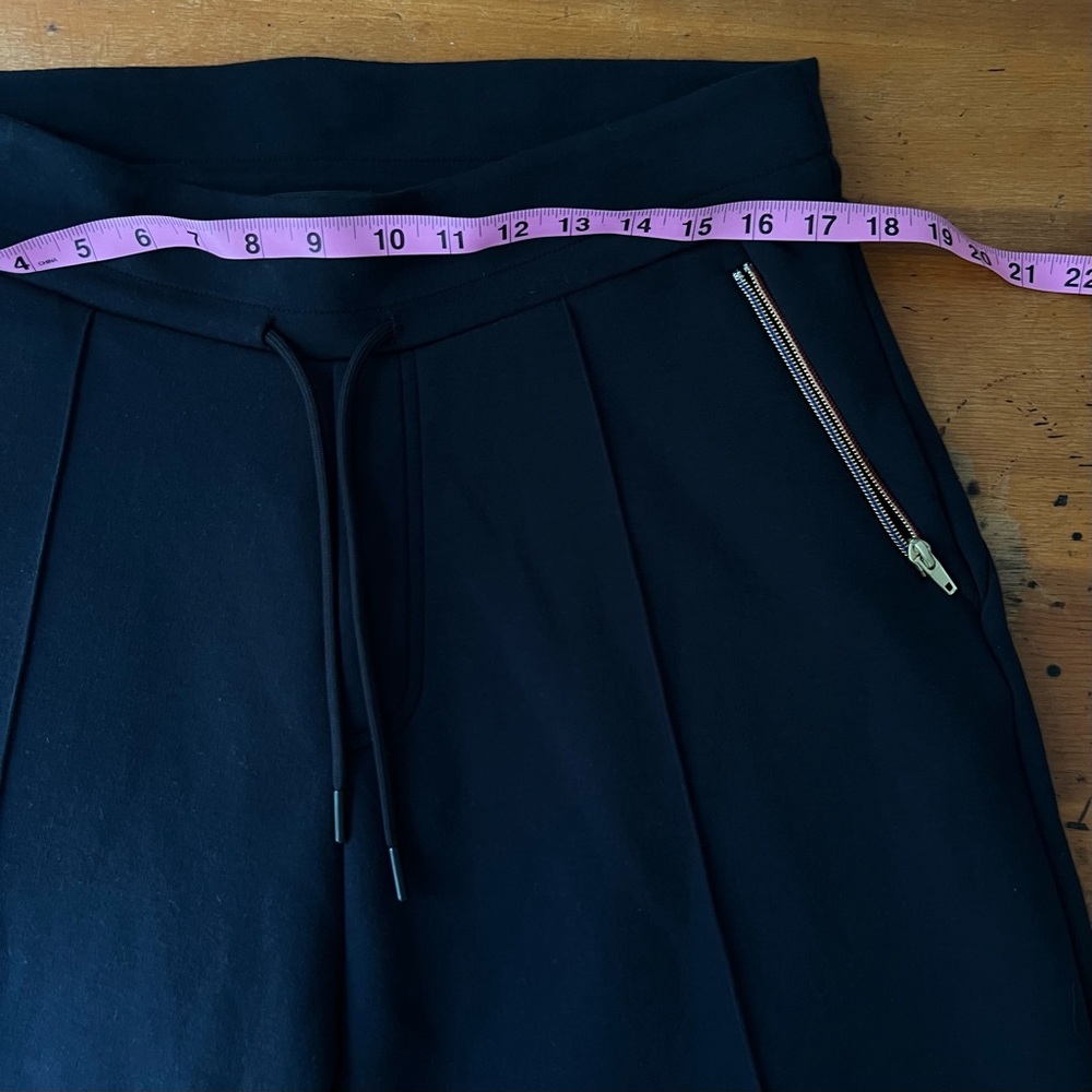 GSTQ Pleated Long Short Size Large New with Tags - Picture 5 of 7